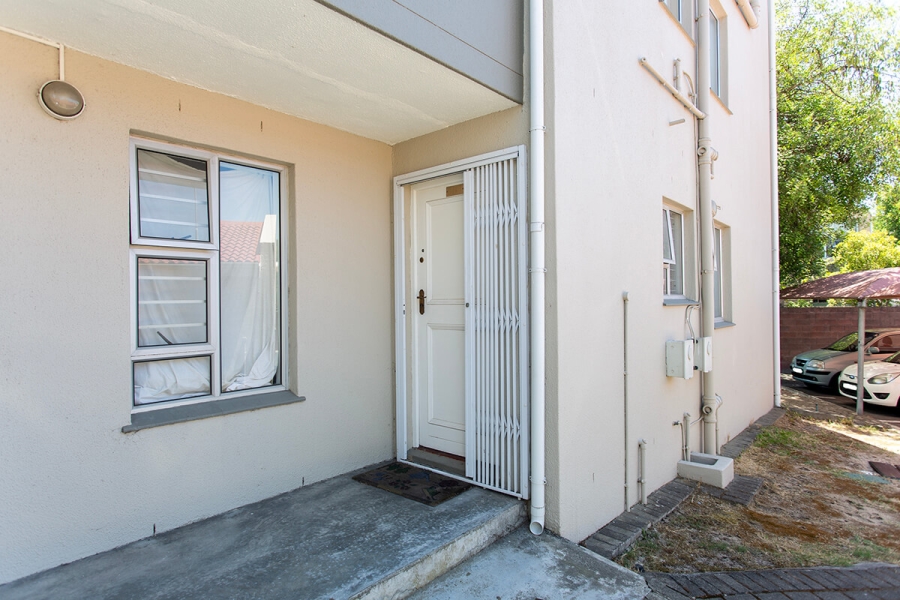 2 Bedroom Property for Sale in Oakglen Western Cape